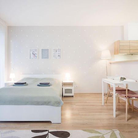The Chic Crib With Balcony Apartamento Budapeste Exterior foto