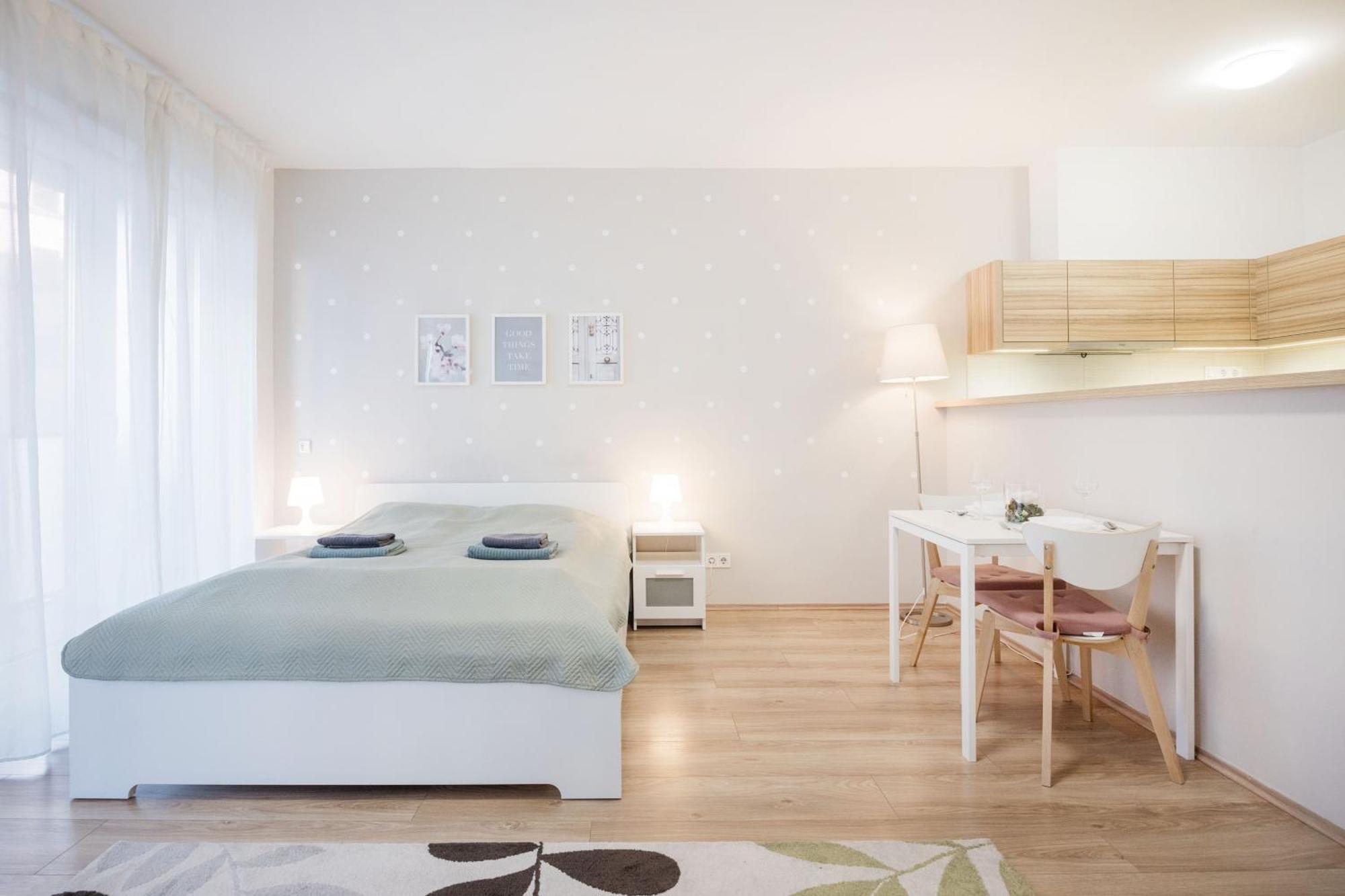The Chic Crib With Balcony Apartamento Budapeste Exterior foto