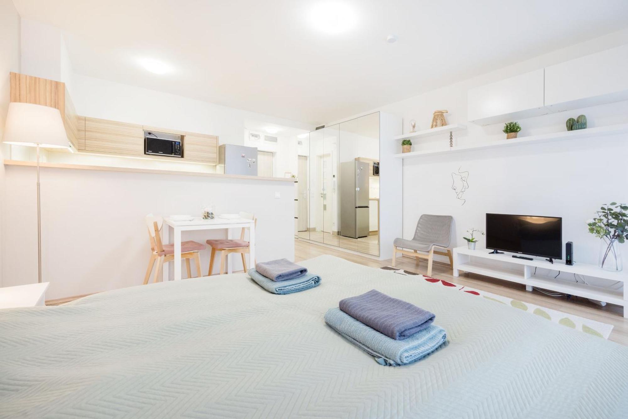 The Chic Crib With Balcony Apartamento Budapeste Exterior foto